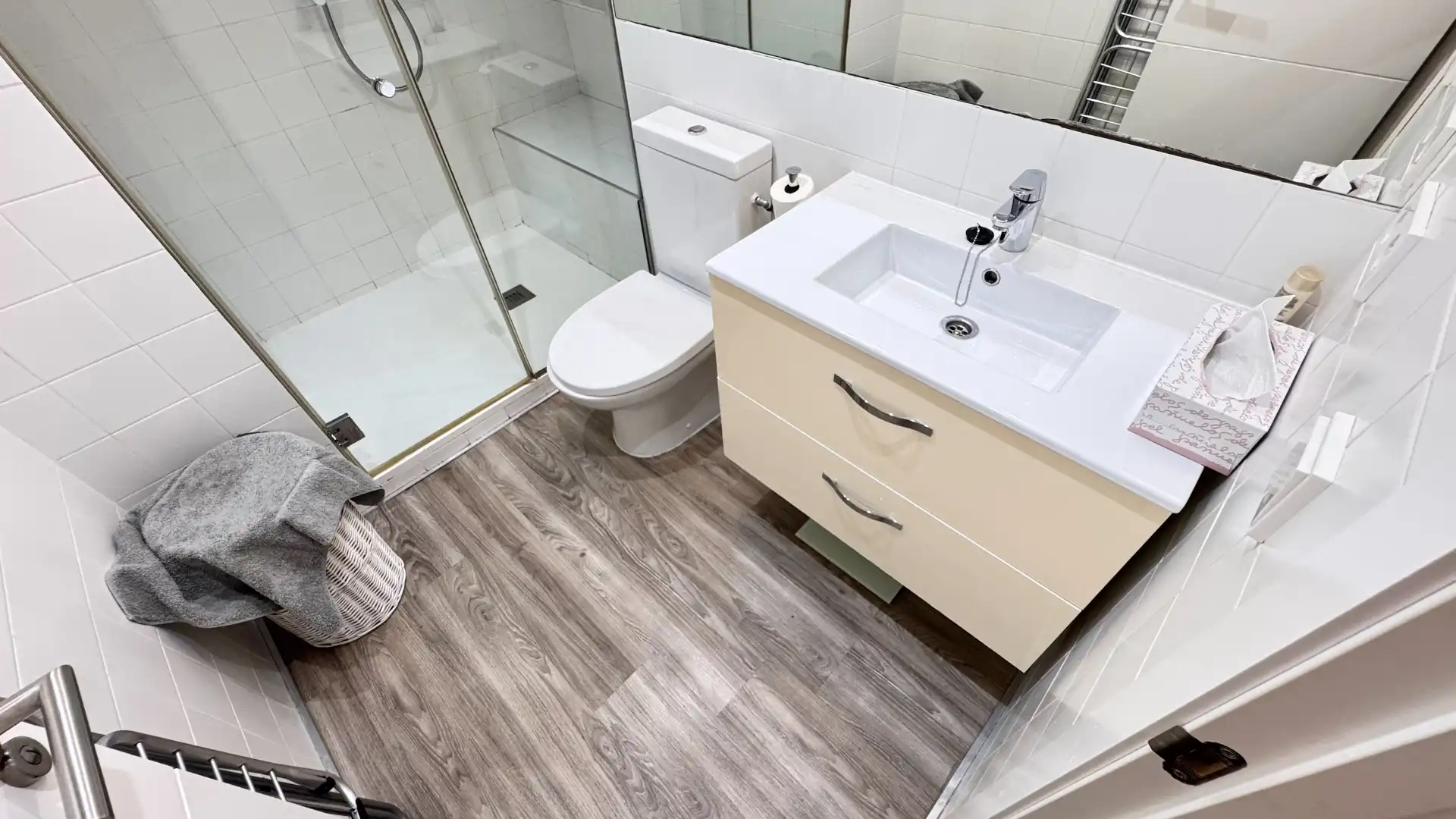 Bathroom of Apartments for sale in Valencia  with Air Conditioner, Heating and Parquet flooring