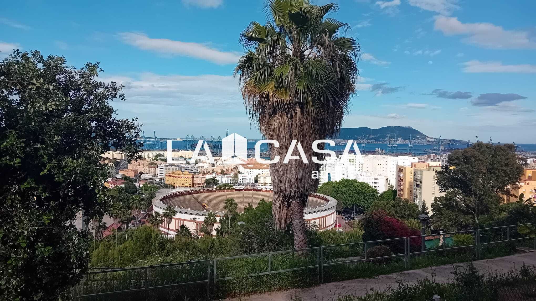Vista exterior de Piso en venta en Algeciras con Balcón