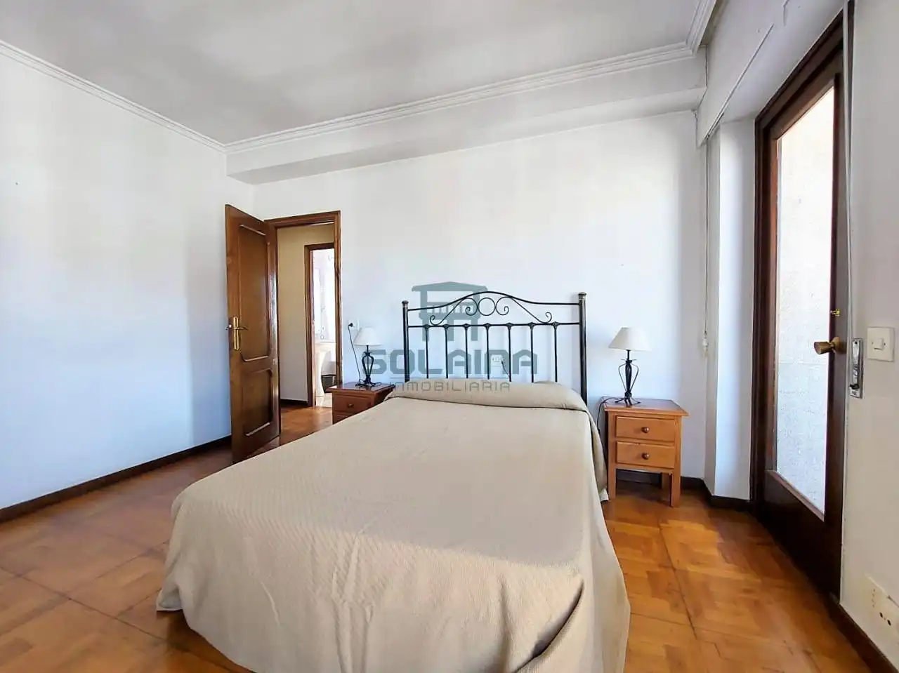 Habitación de Piso en venta en Ourense Capital  con Calefacción, Parquet y Balcón