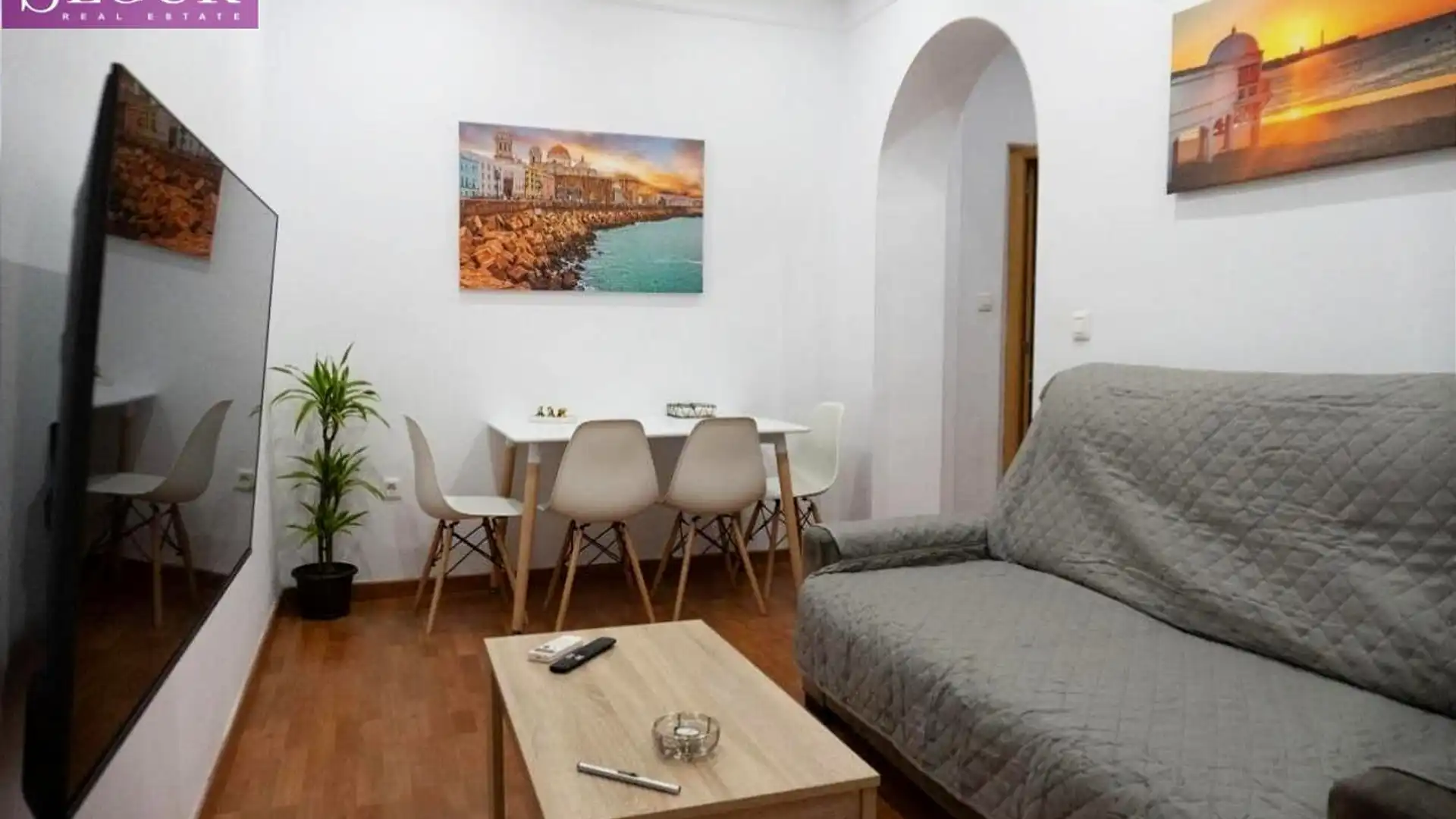 Sala de estar de Piso en venta en  Cádiz Capital con Parquet