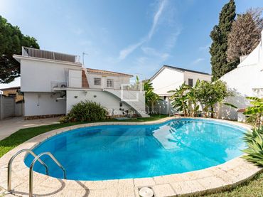 Detached house with balcony for sale in Este