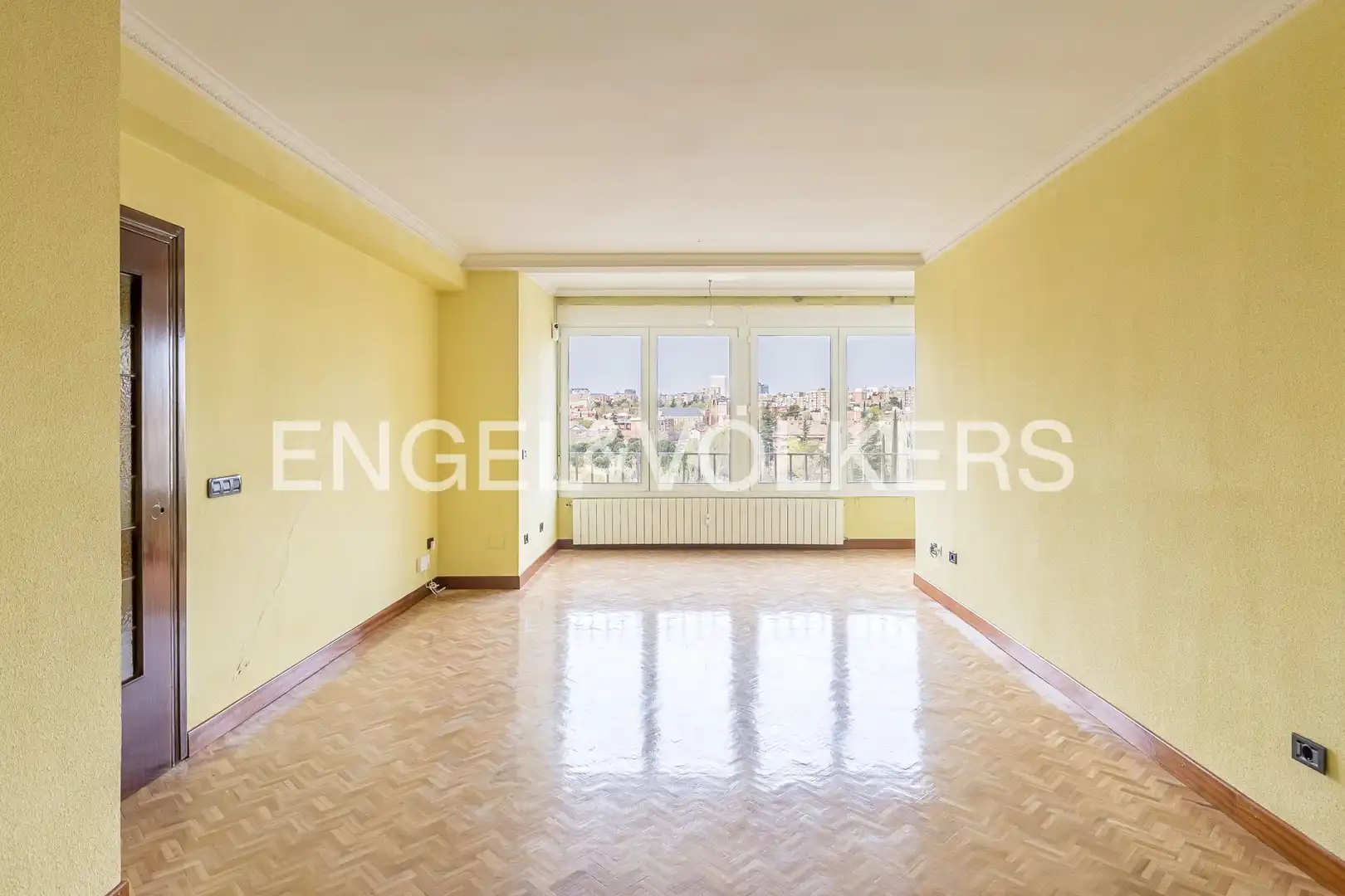 Sala de estar de Piso en venta en Madrid con Calefacción, Parquet y Terraza
