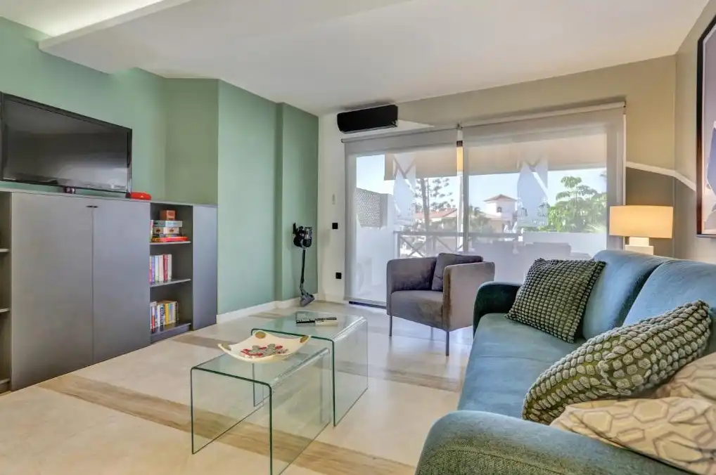 Sala de estar de Piso en venta en San Miguel de Abona con Aire acondicionado, Terraza y Amueblado