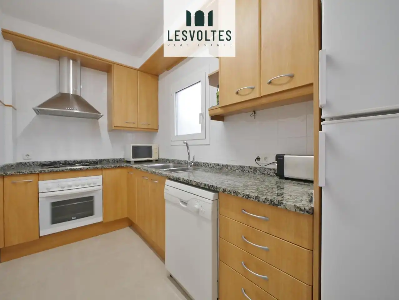 Cocina de Piso de alquiler en Palafrugell con Calefacción, Terraza y Amueblado