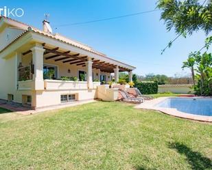 Jardí de Casa o xalet de lloguer en Marbella amb Aire condicionat, Terrassa i Piscina