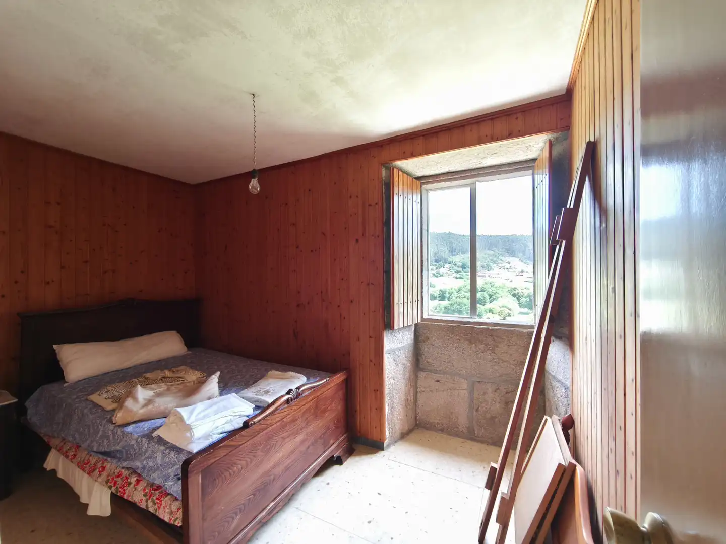 Dormitori de Casa o xalet en venda en Santiago de Compostela  amb Jardí privat, Terrassa i Traster