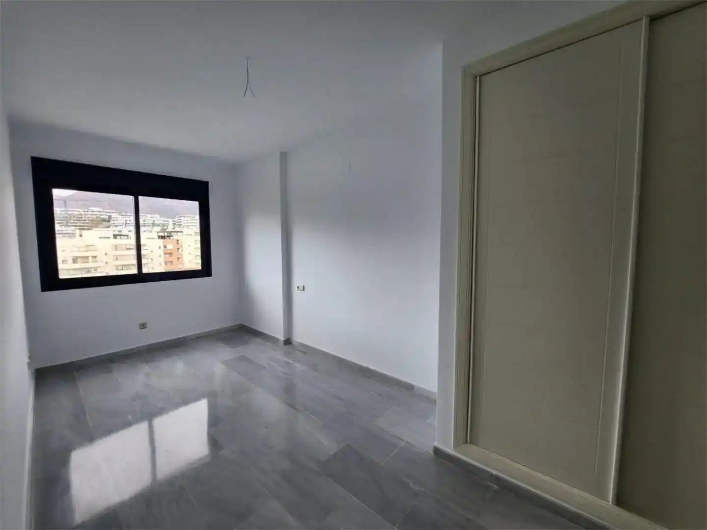 Schlafzimmer von Wohnung zur Miete in Estepona mit Klimaanlage, Abstellraum und Schwimmbad