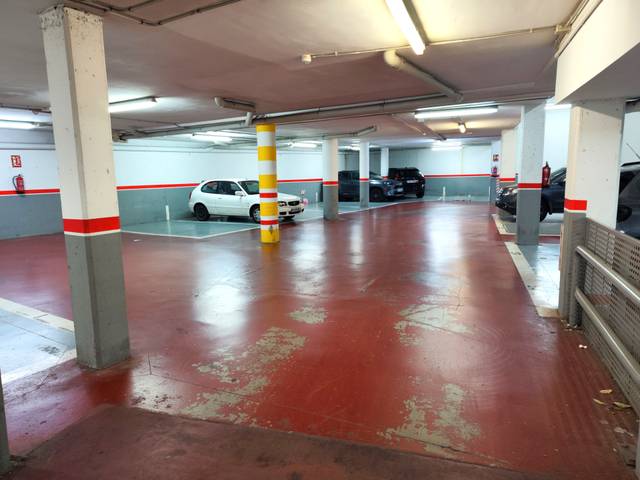 Garaje en Alquiler en Carrer de la Cisterna en Barri del Centre