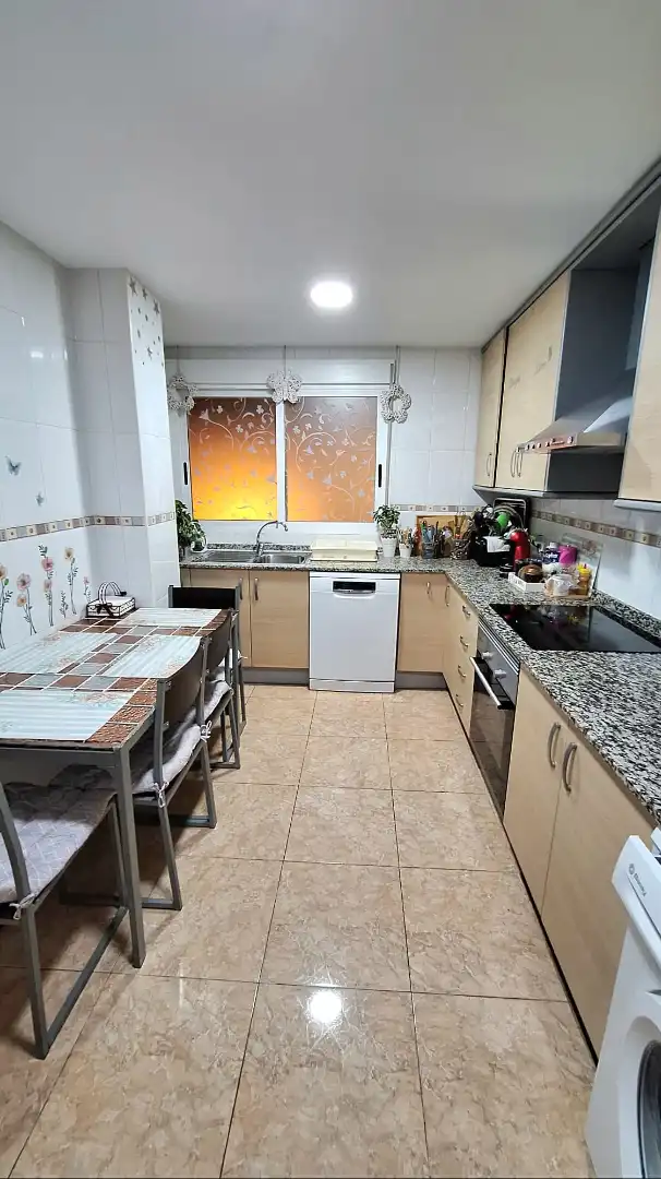 Küche von Wohnung zum Verkauf in Onda mit Klimaanlage, Terrasse und Abstellraum