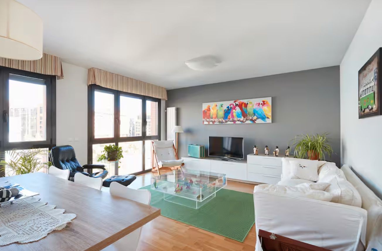 Sala d'estar de Apartament de lloguer en  Pamplona / Iruña amb Aire condicionat, Parquet i Moblat