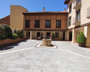 Vista exterior de Dúplex en venda en León Capital  amb Terrassa