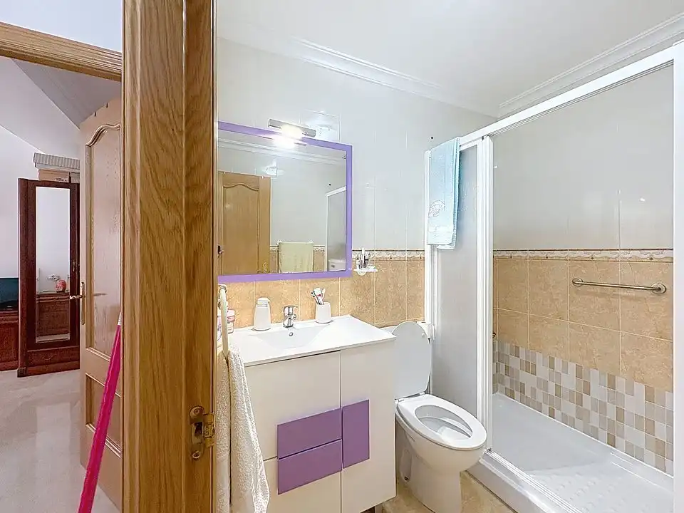 Baño de Piso en venta en Pinos Puente con Aire acondicionado y Calefacción