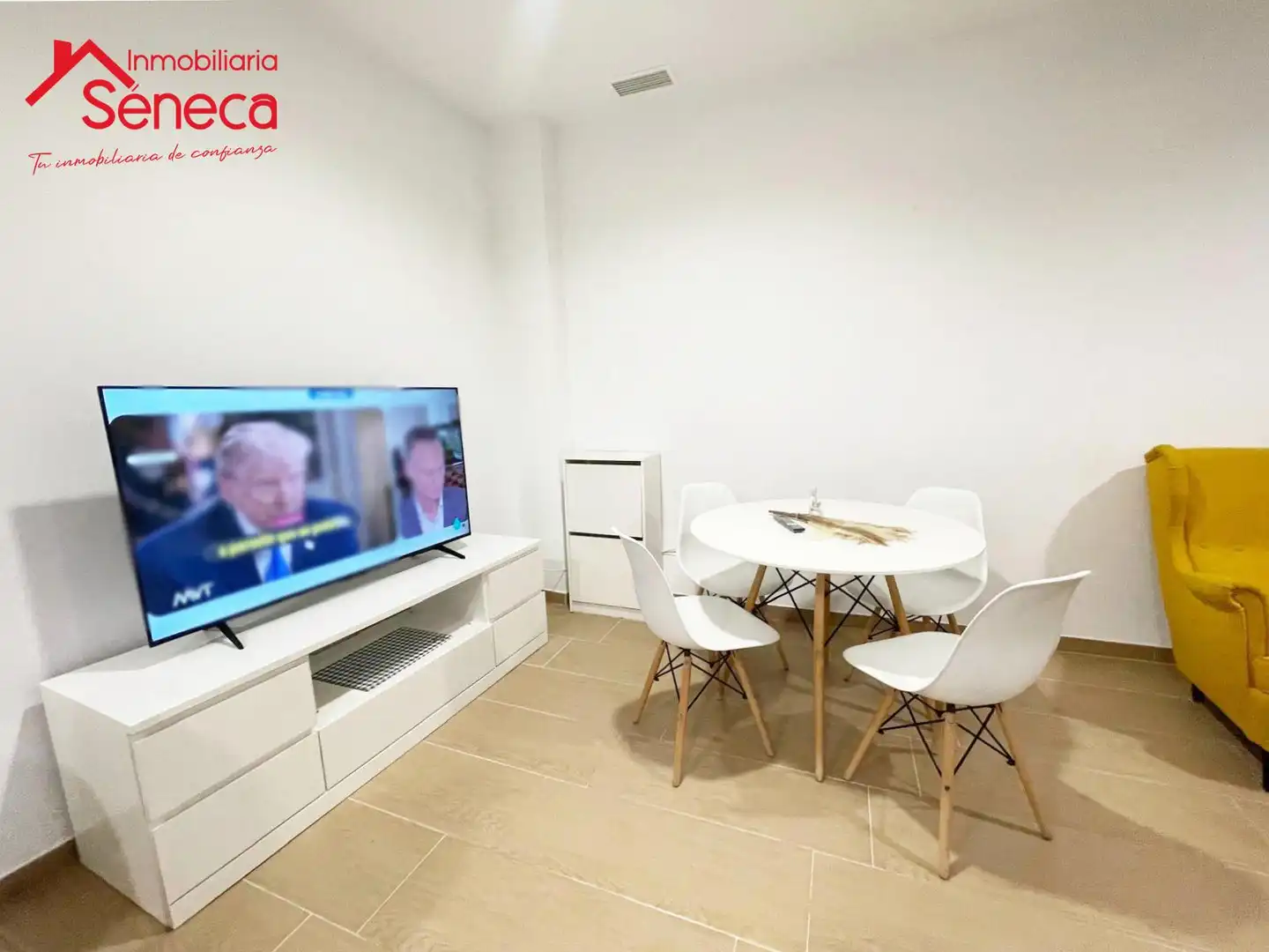 Living room of Flat for sale in Córdoba  with Air Conditioner, Heating and Furnished