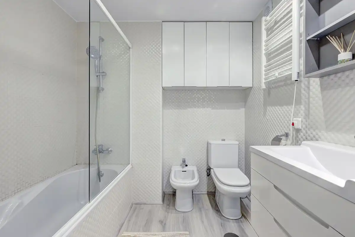 Baño de Apartamento en venta en Marbella con Aire acondicionado, Amueblado y Horno