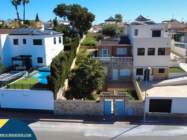 Detached house with garden for sale in Los Balcones - Los Altos