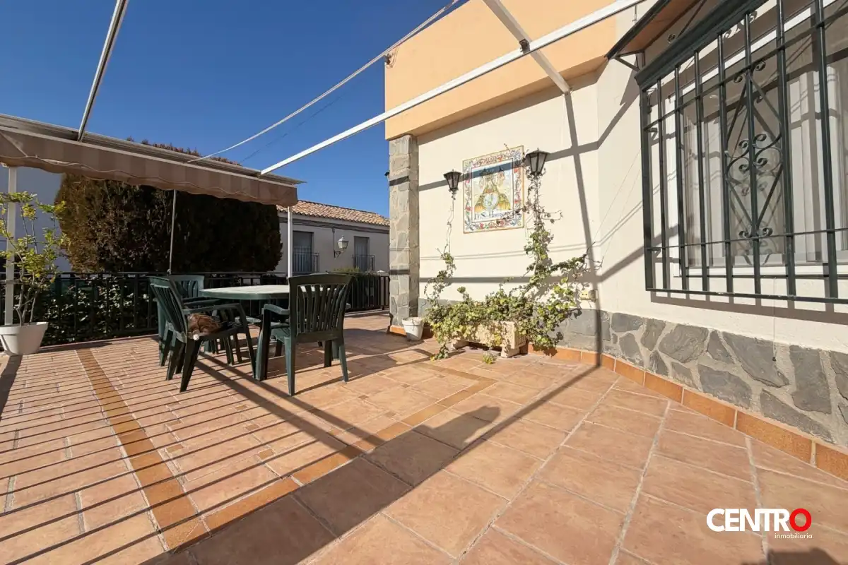 Terrassa de Pis en venda en La Zubia amb Aire condicionat, Calefacció i Jardí privat
