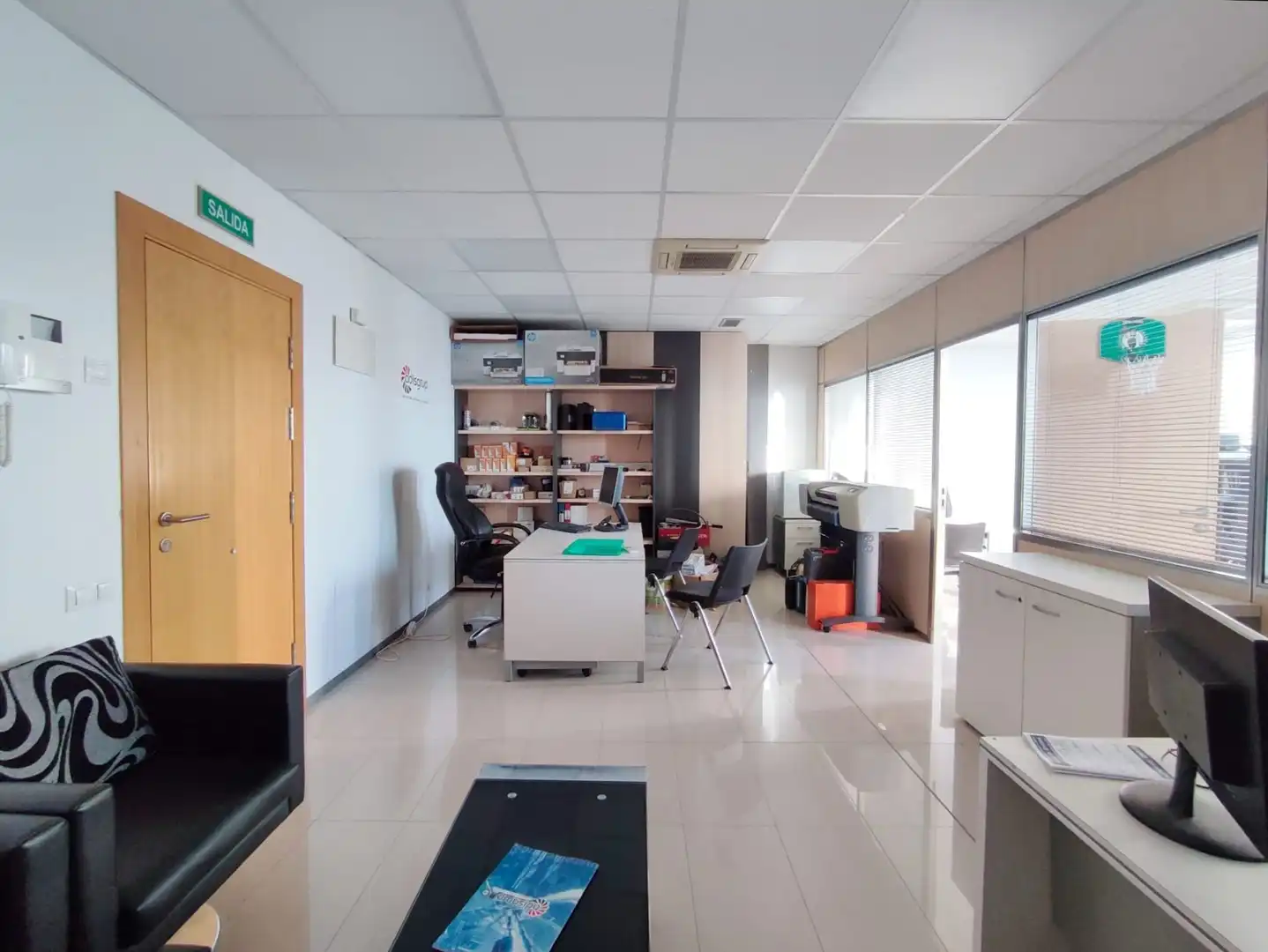 Büro zur Miete in Aranguren mit Klimaanlage, Heizung und Möbliert