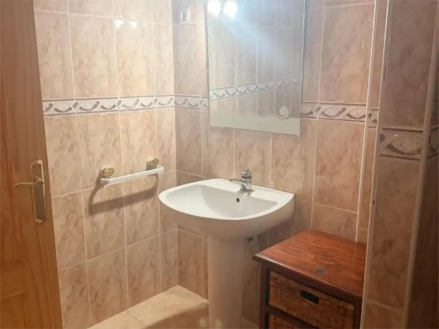 Baño de Piso en venta en Escatrón con Aire acondicionado, Amueblado y Balcón