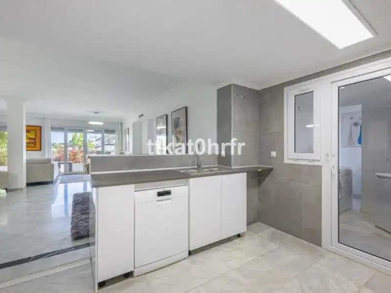 Dormitori de Planta baixa de lloguer en Marbella amb Aire condicionat, Calefacció i Terrassa