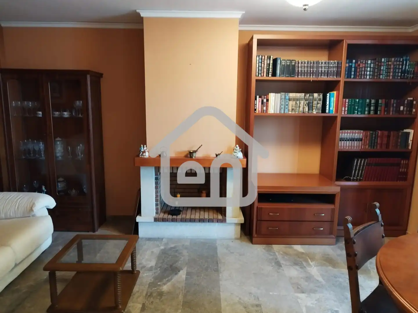Wohnzimmer von Einfamilien-Reihenhaus zum Verkauf in Requena mit Klimaanlage und Balkon