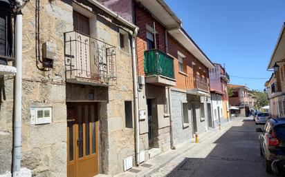 Vista exterior de Casa adosada en venda en Navas del Rey amb Calefacció, Terrassa i Traster