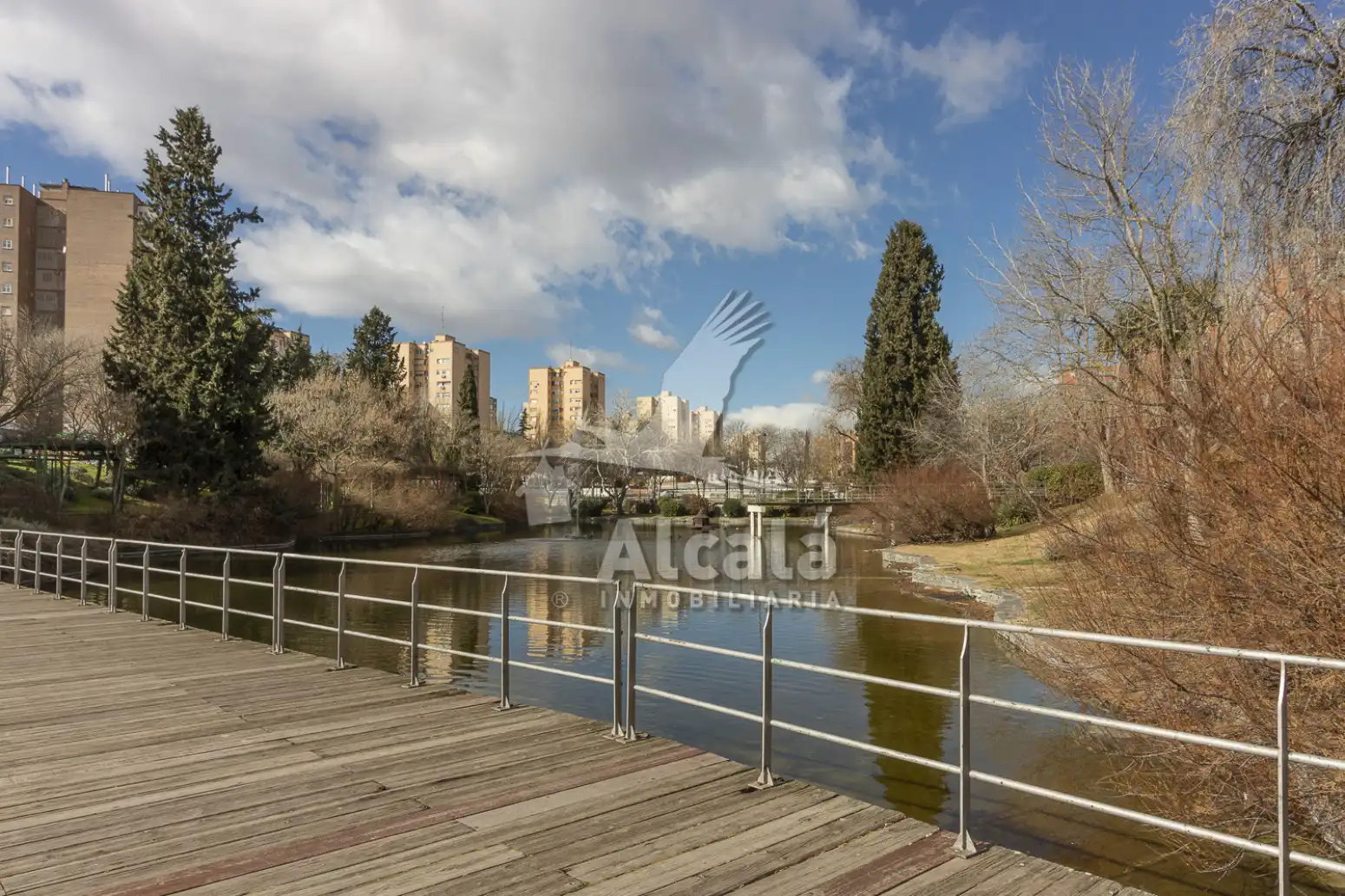 Vista exterior de Piso en venta en Coslada con Aire acondicionado, Calefacción y Jardín privado