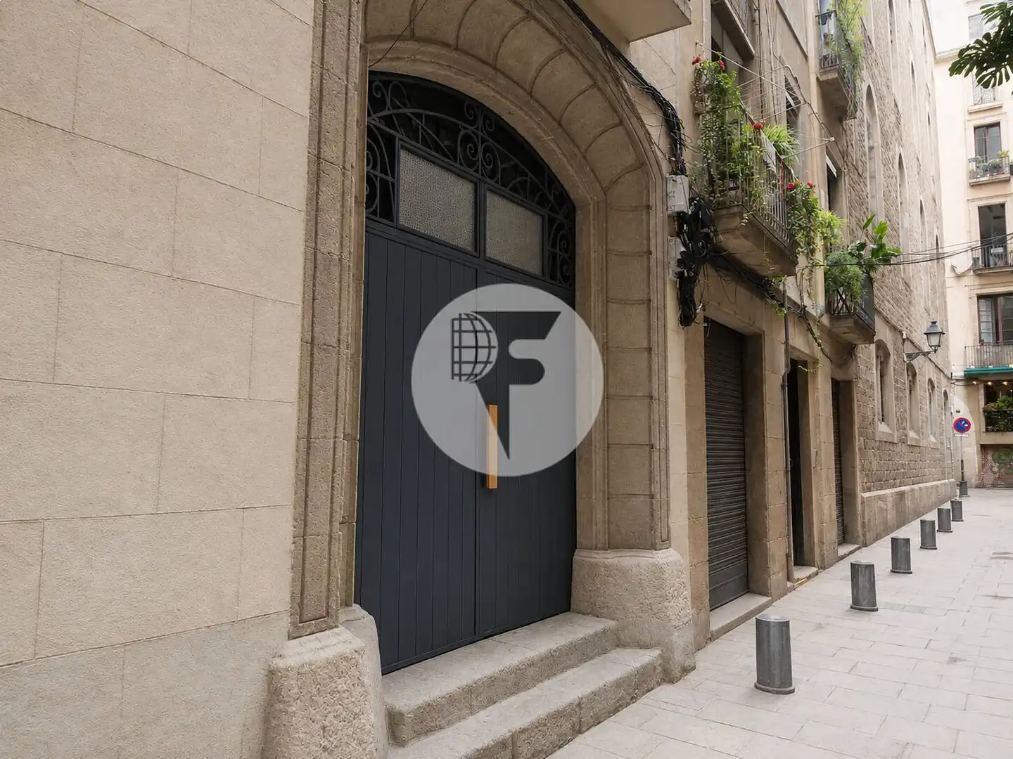 Vista exterior de Local en venta en Ciutat Vella