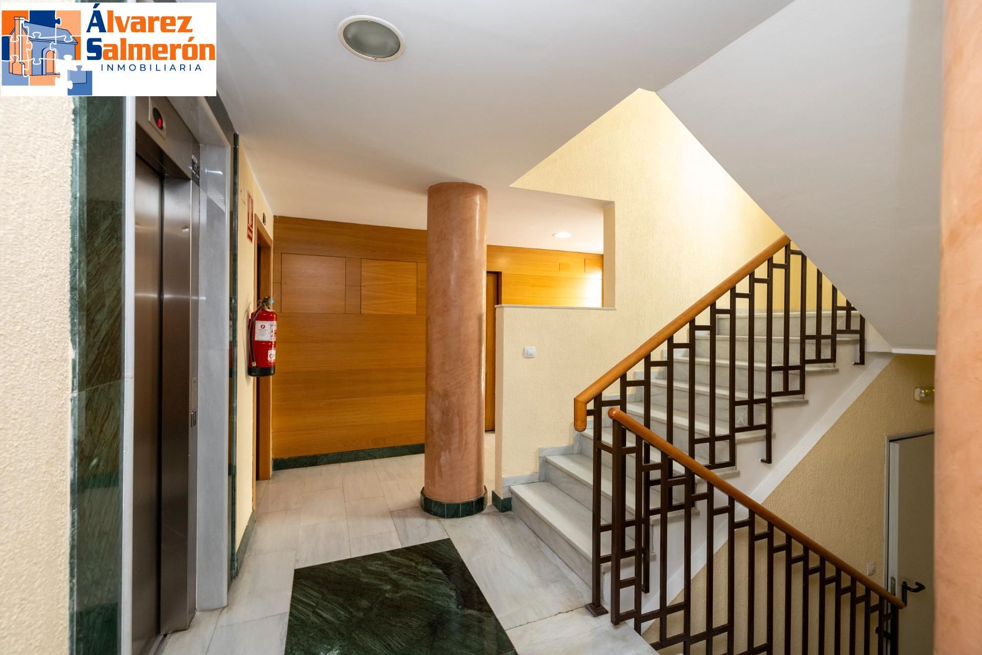 Flat for sale in  Granada Capital  with Air Conditioner, Heating and Terrace