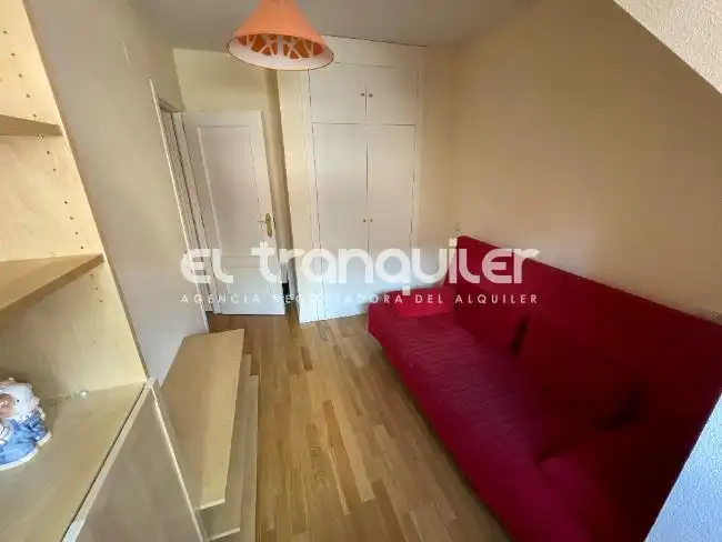 Habitación de Dúplex en venta en Alcalá de Henares con Terraza, Trastero y Amueblado