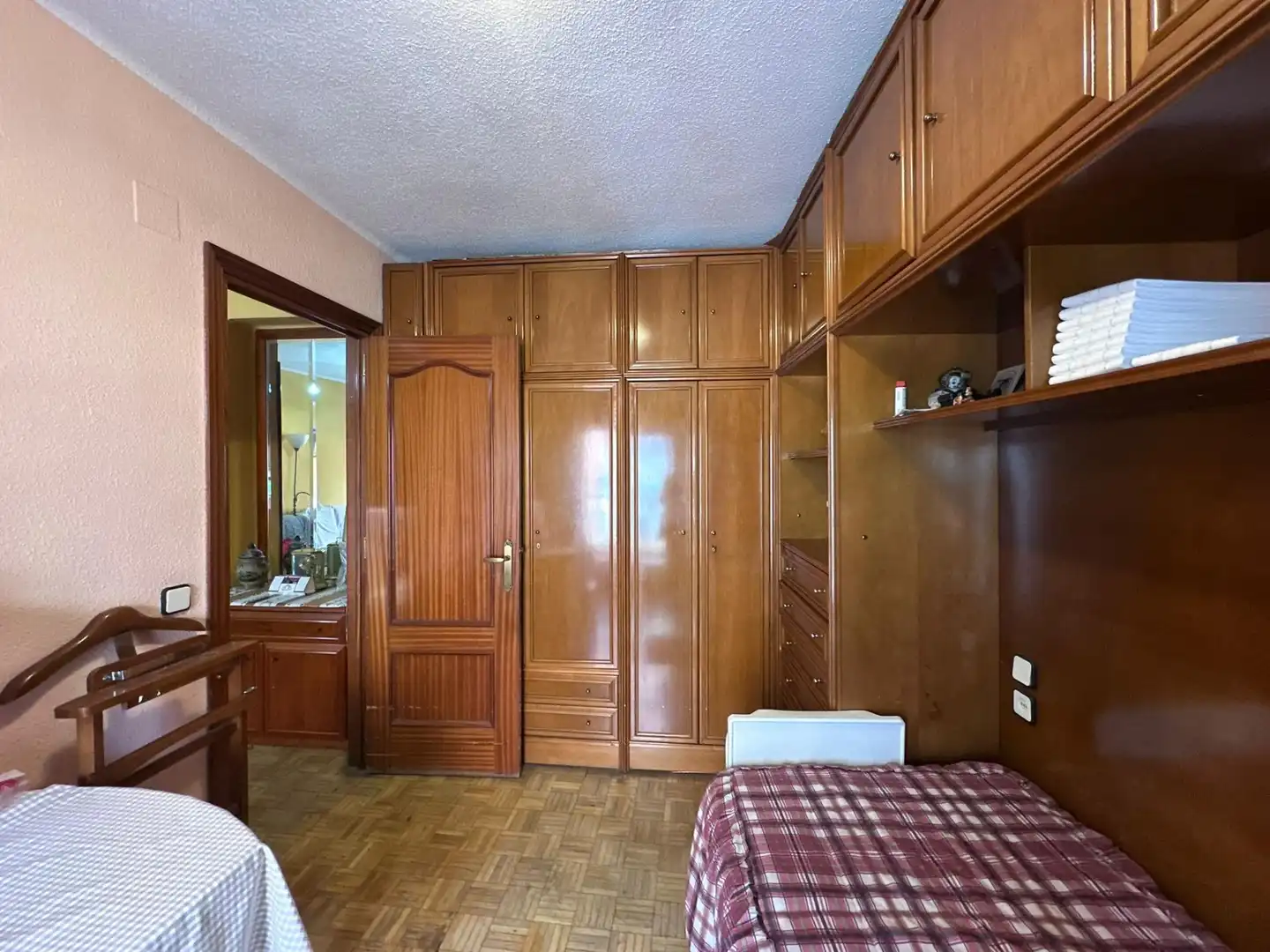 Habitación de Piso en venta en Madrid con Calefacción, Parquet y Terraza