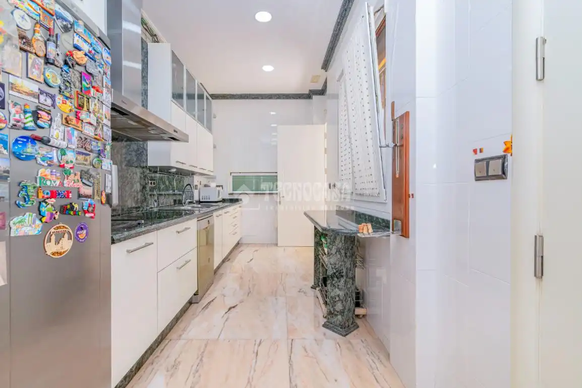 Cocina de Casa o chalet en venta en La Zubia con Aire acondicionado, Calefacción y Jardín privado