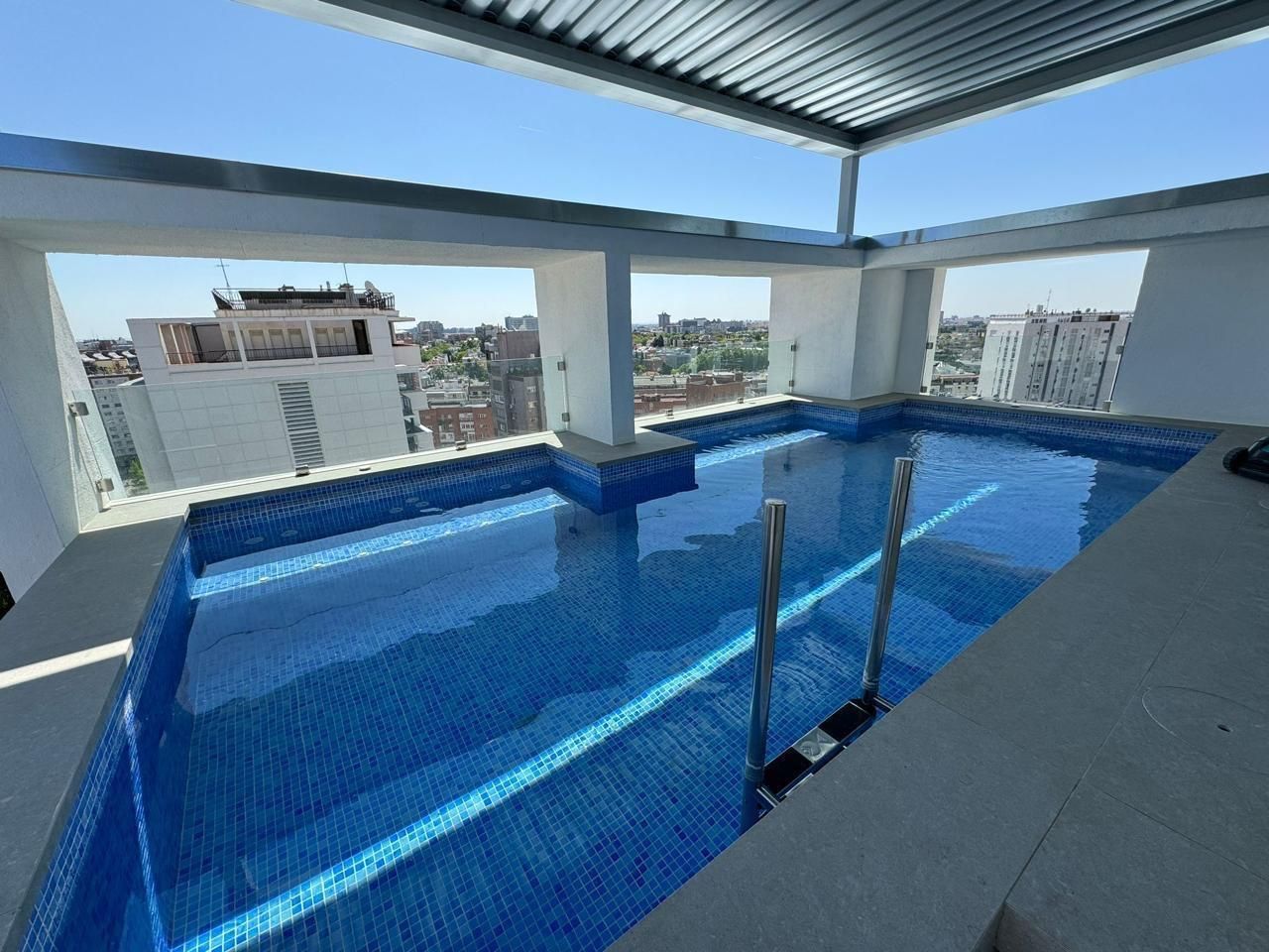 Swimming pool of Attic for sale in  Madrid Capital  with Air Conditioner, Heating and Terrace