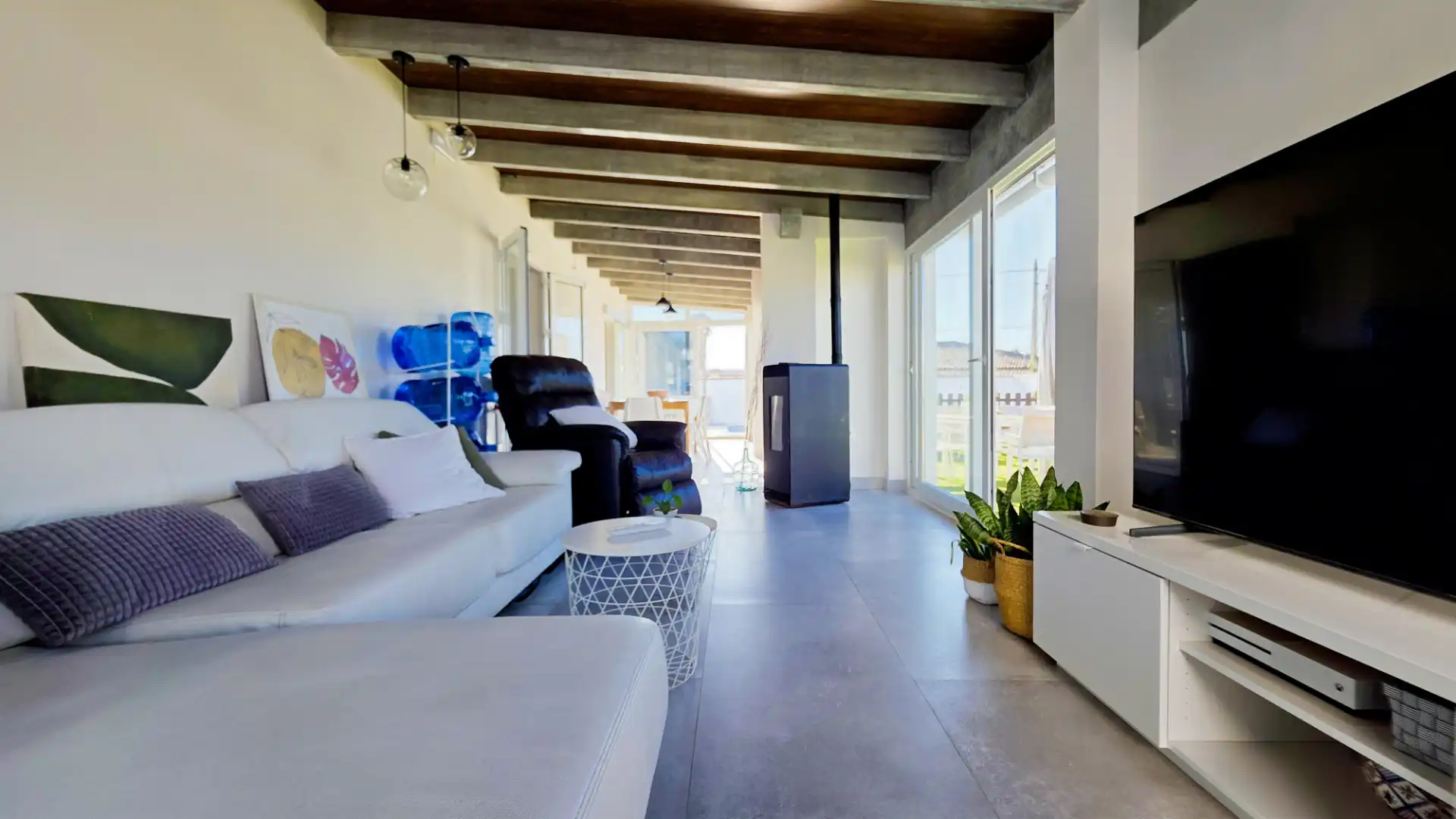 Sala d'estar de Casa o xalet en venda en Chiclana de la Frontera amb Aire condicionat, Jardí privat i Terrassa