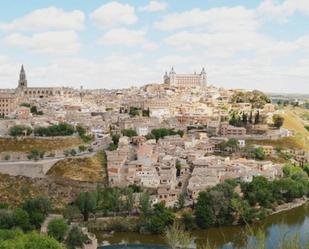 Vista exterior de Casa adosada en venda en  Toledo Capital amb Terrassa