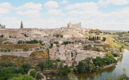 Vista exterior de Casa adosada en venda en  Toledo Capital amb Terrassa