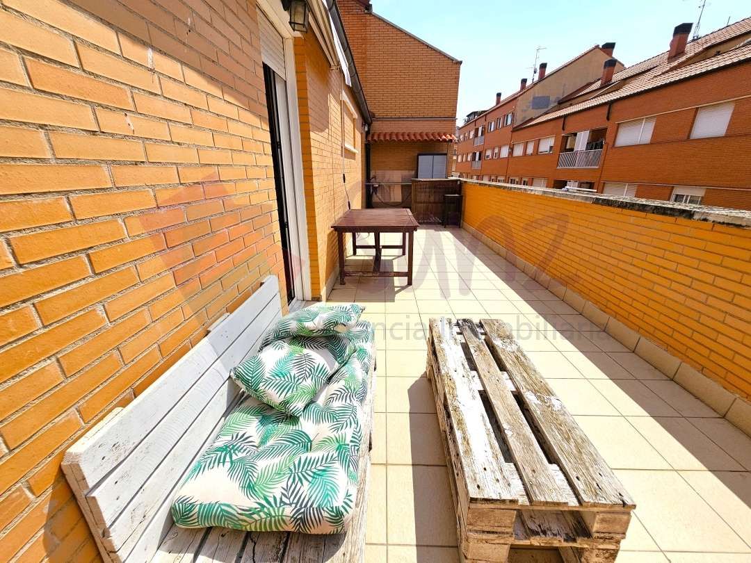 Terrassa de Dúplex en venda en Villamediana de Iregua amb Aire condicionat, Calefacció i Jardí privat