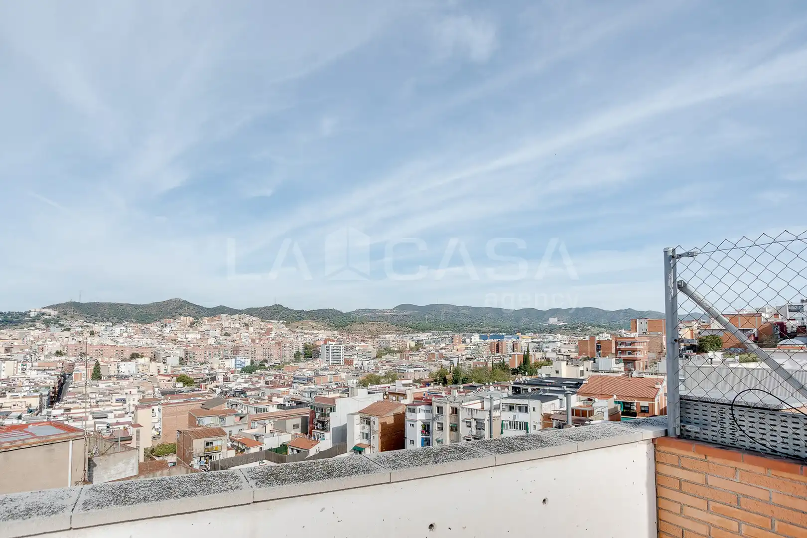 Terraza de Piso en venta en Santa Coloma de Gramenet con Calefacción, Terraza y Trastero