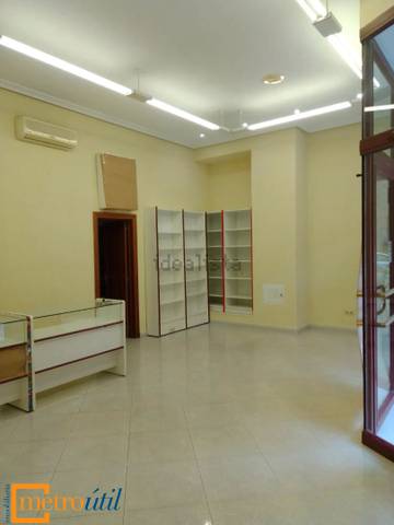 Local comercial en Alquiler en Avenida de Federico Anaya en Chinchibarra