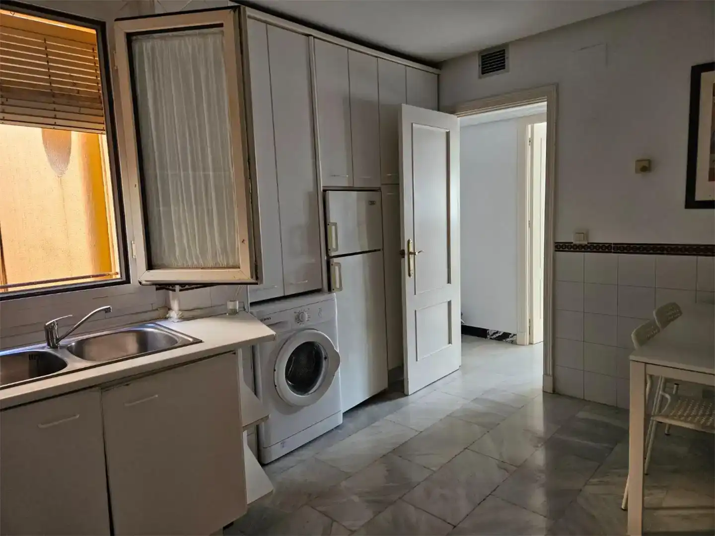 Cuina de Pis en venda en San Juan de Aznalfarache amb Aire condicionat i Piscina