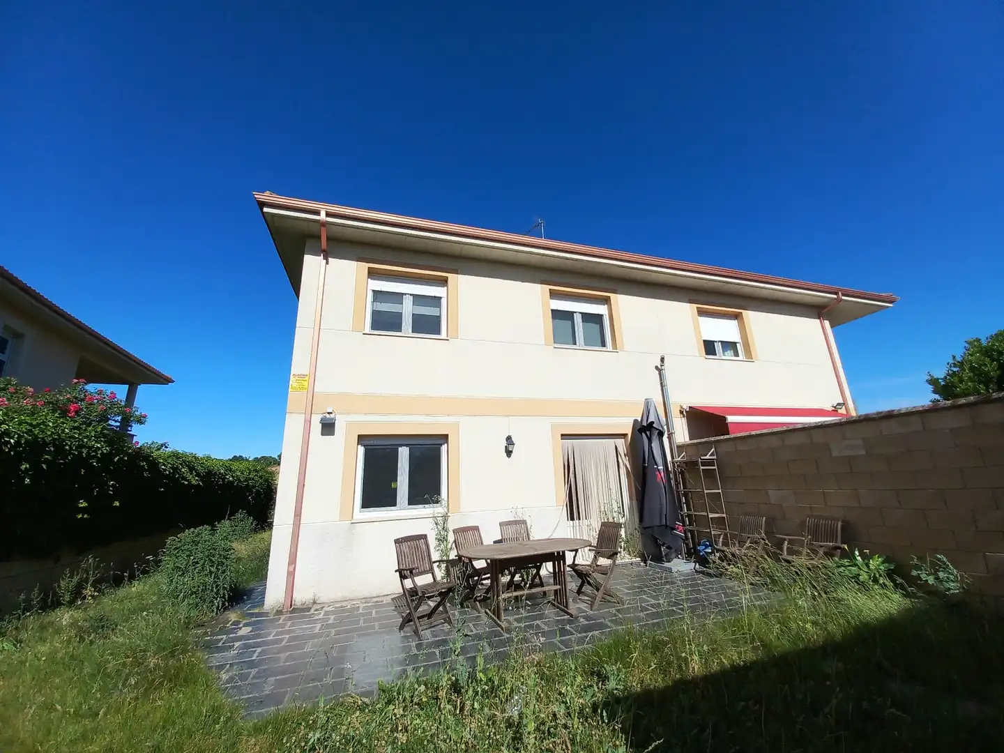 Vista exterior de Casa adosada en venta en Cayuela con Calefacción, Jardín privado y Terraza