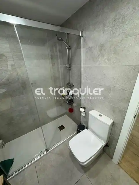 Bathroom of Flat for rent in Madrid  with Air Conditioner, Terrace and Storage room