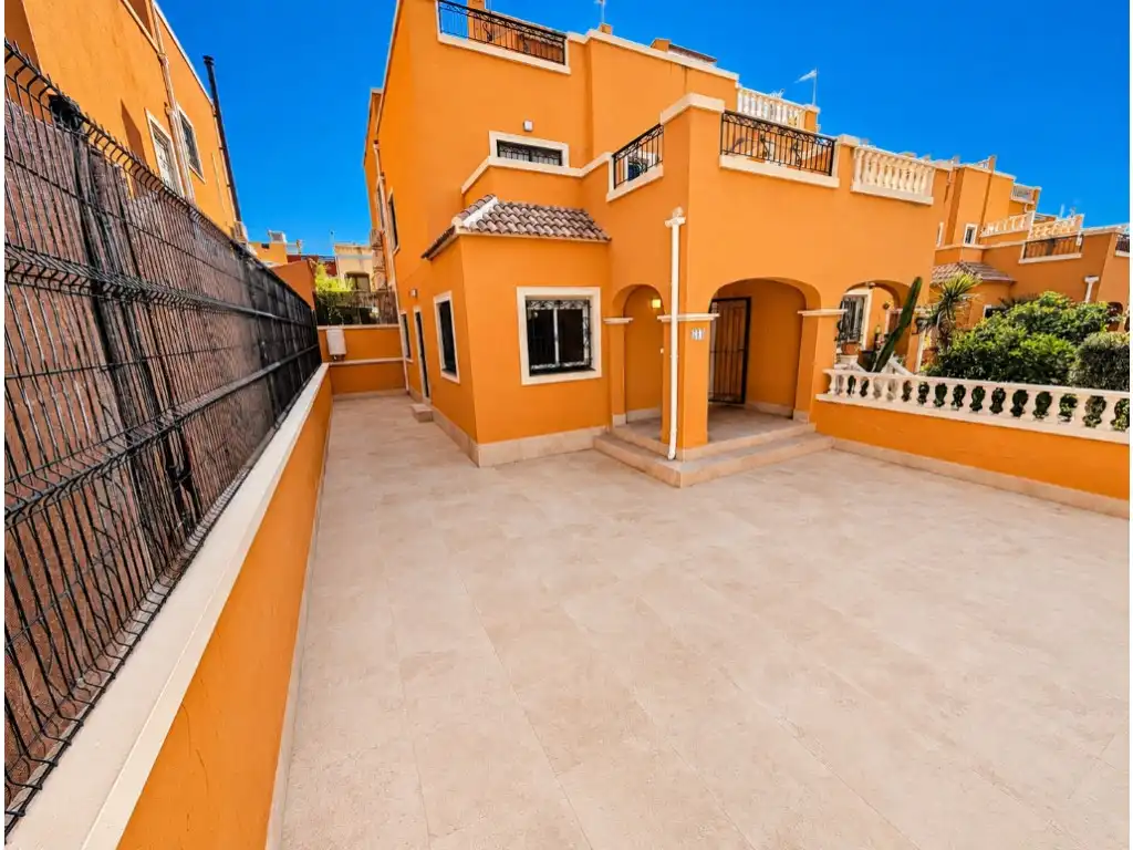 Casa con jardín en venta en Orihuela Costa, imagen 2