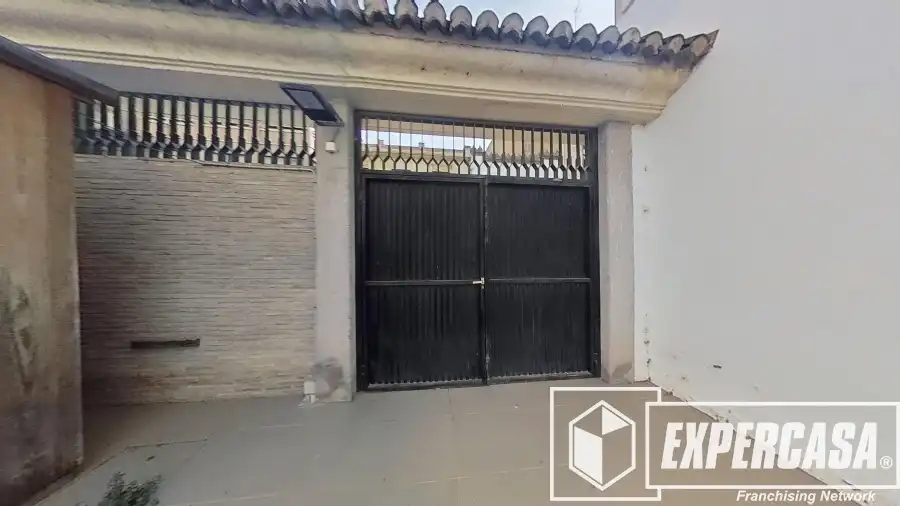 Vista exterior de Casa o xalet en venda en Burjassot amb Aire condicionat, Calefacció i Terrassa