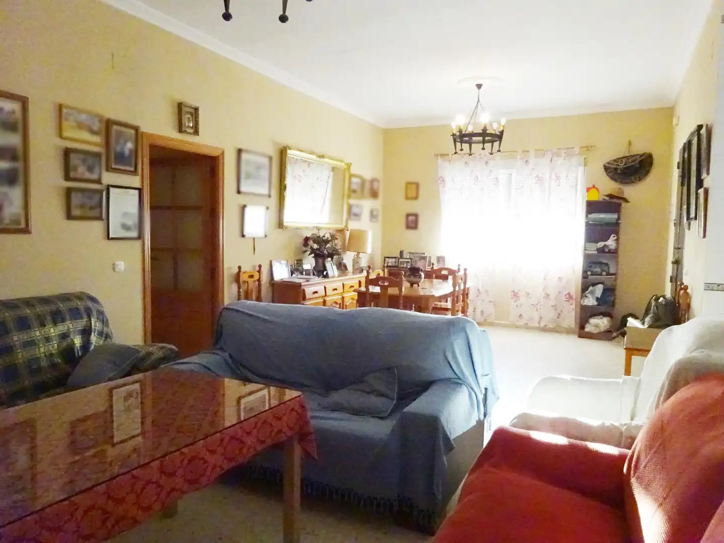 Living room of Houses for sale in Sanlúcar la Mayor  with Air Conditioner, Private garden and Storage room