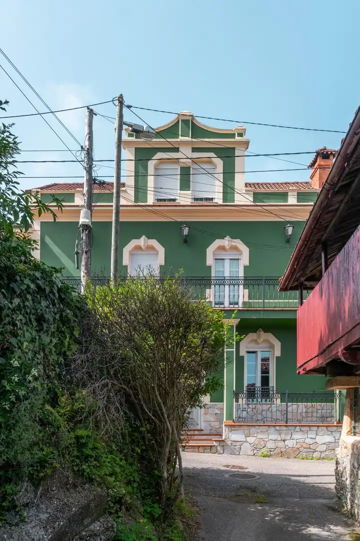 Vista exterior de Casa o xalet en venda en Muros de Nalón amb Calefacció, Jardí privat i Terrassa