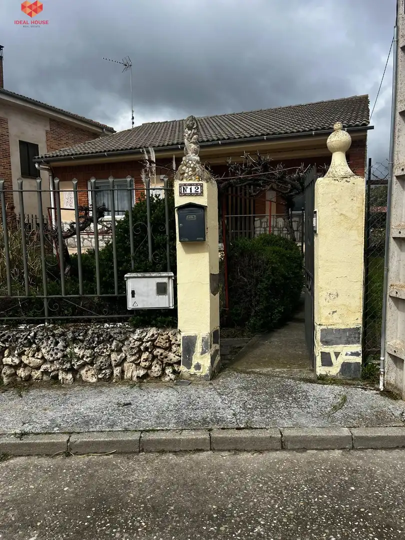 Vista exterior de Casa o chalet en venta en Pinarnegrillo con Calefacción, Jardín privado y Terraza