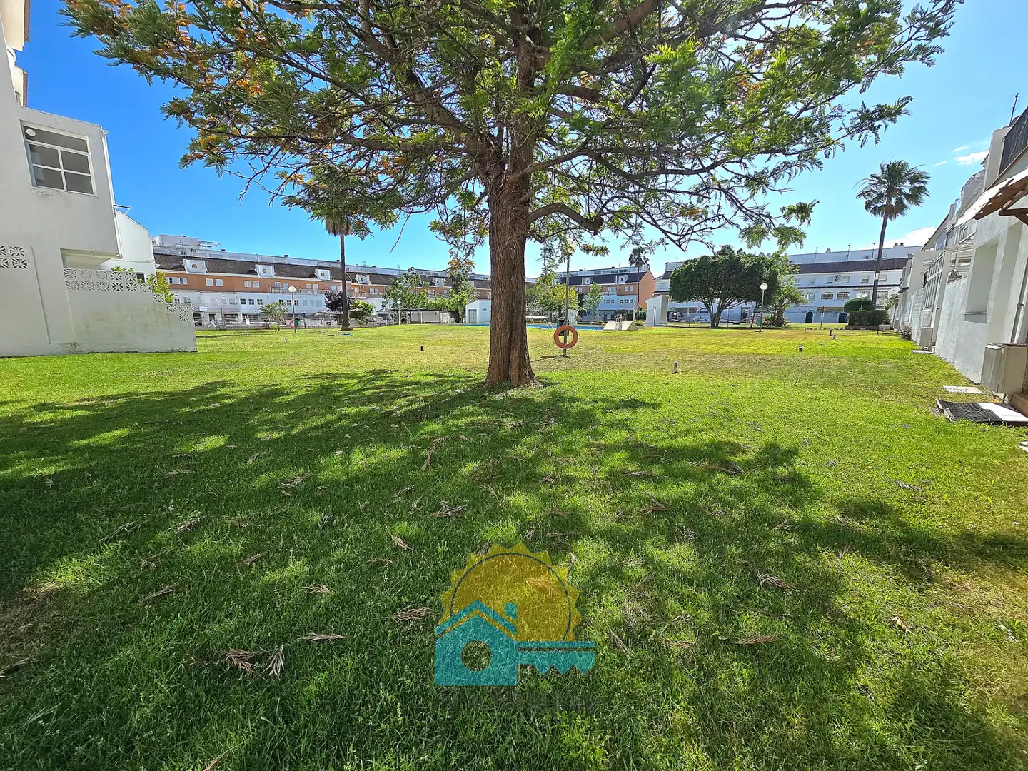 Casa adosada en venta en Punta Umbría con Terraza, Balcón y Piscina comunitaria