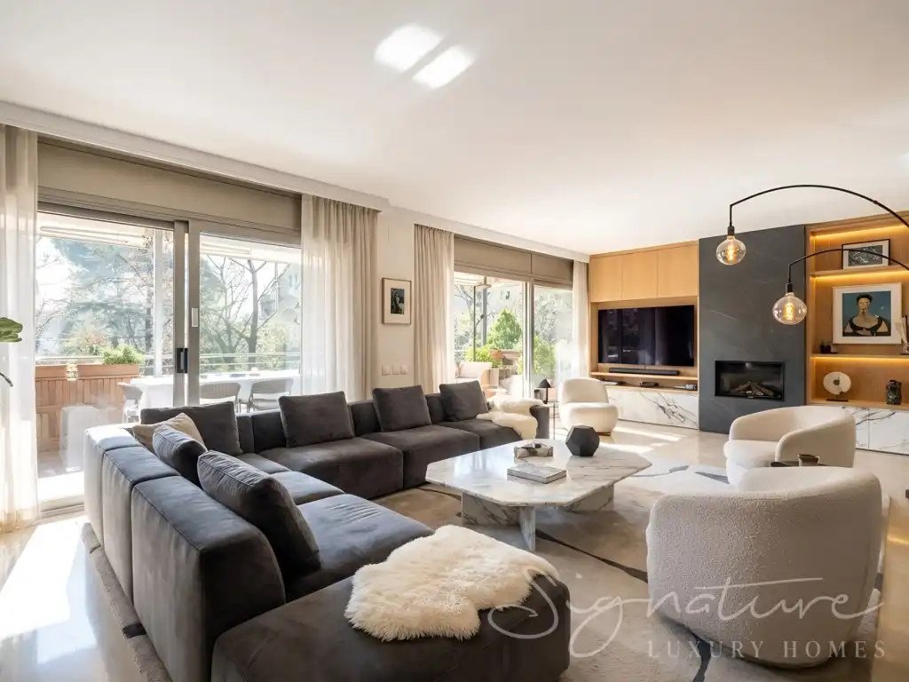 Living room of Attic for sale in Sant Cugat del Vallès  with Air Conditioner, Terrace and Swimming Pool