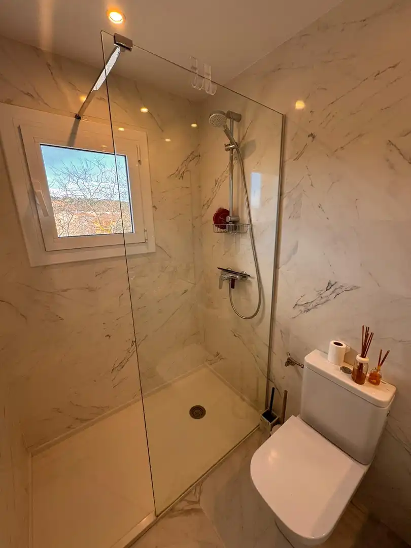 Baño de Apartamento de alquiler en Castell d'Aro, Platja d'Aro i s'Agaró con Jardín privado, Piscina y Horno
