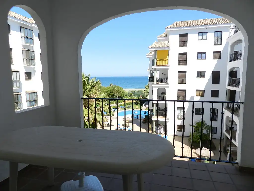Dormitori de Apartament en venda en Manilva amb Aire condicionat, Terrassa i Traster